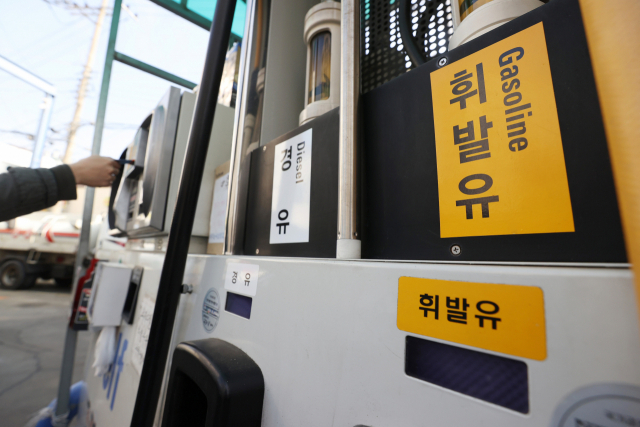 24일 한국석유공사 유가 정보 사이트 오피넷에 따르면 이날 전국에서 가장 저렴한 대구 지역의 ℓ당 평균 휘발유 판매 가격은 1천621원이었다. 연합뉴스