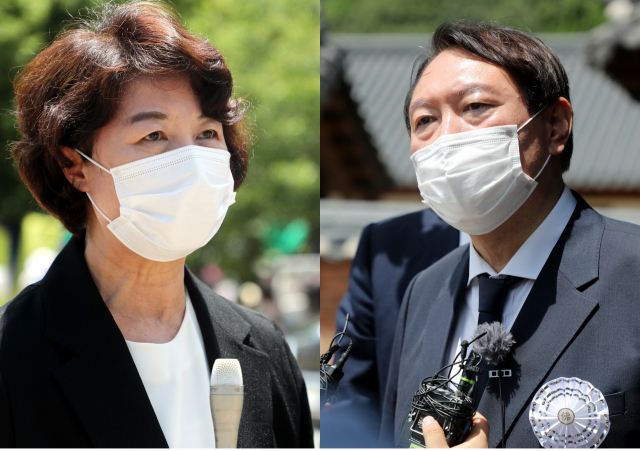 추미애 전 법무부장관과 윤석열 국민의힘 대선후보가 지난해 전북 김제시 금산사에서 열린 대한불교조계종 전 총무원장 월주(月珠)스님 영결식 조문을 마치고 취재진 질문을 받고 있다. 연합뉴스