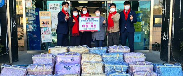 국민의힘 달성군당원협의회(위원장 추경호) 홍보교육 위원회 위원들은 27일 달성군 화원읍 행정복지센터에 취약 계층을 위한 