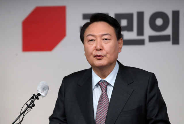 국민의힘 윤석열 대선 후보가 27일 오전 서울 여의도 당사에서 정치 분야 공약을 발표하고 있다. 연합뉴스