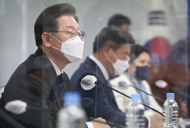 더불어민주당 이재명 대선 후보가 지난달 28일 서울 용산구 대한의사협회를 방문해 가진 간담회에서 발언하고 있다. 연합뉴스