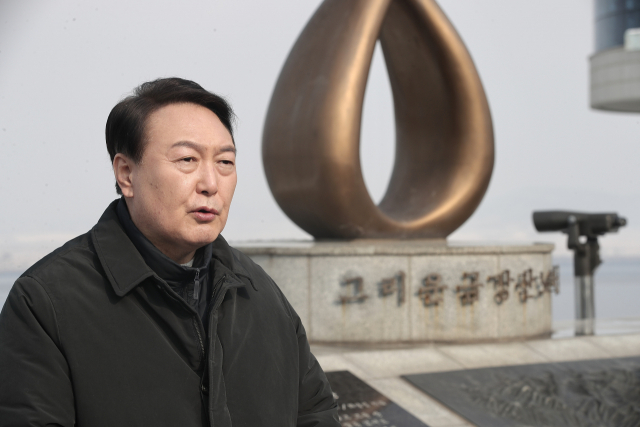 국민의힘 윤석열 대선후보가 설 명절인 1일 인천시 강화군 강화평화전망대를 방문, 발언하고 있다. 연합뉴스