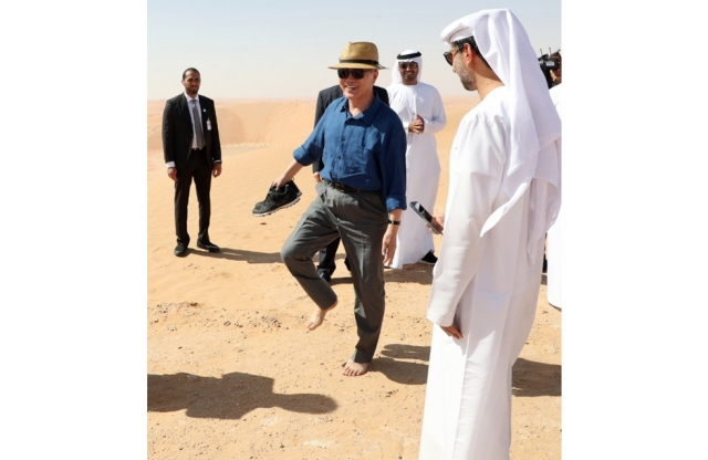 김의겸 의원이 자신의 페이스북에 공개한 UAE 방문 당시 문재인 대통령의 사막 체험 모습. 김의겸 페이스북