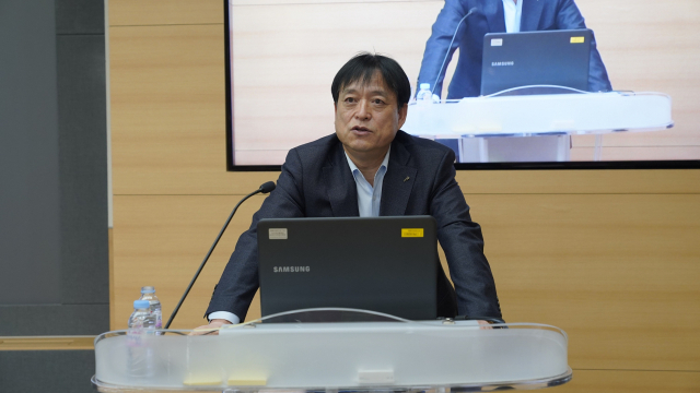 손병락 포스코 명장이 포스코기술대학에서 비대면 특강을 펼치고 있다. 포스코 제공