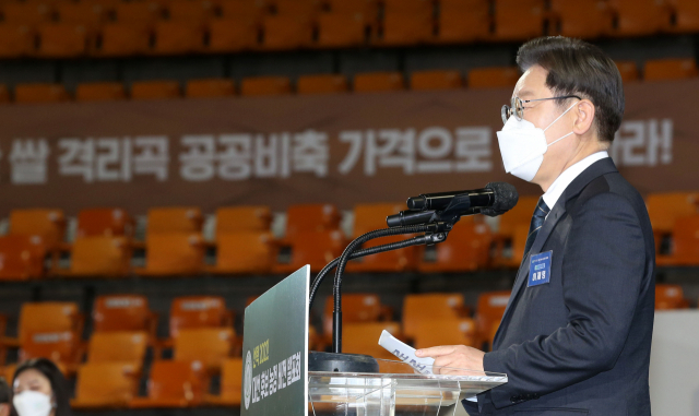 더불어민주당 이재명 대선 후보가 4일 오후 서울 송파구 잠실학생체육관에서 열린 한국농업경영인중앙연합회 주최 