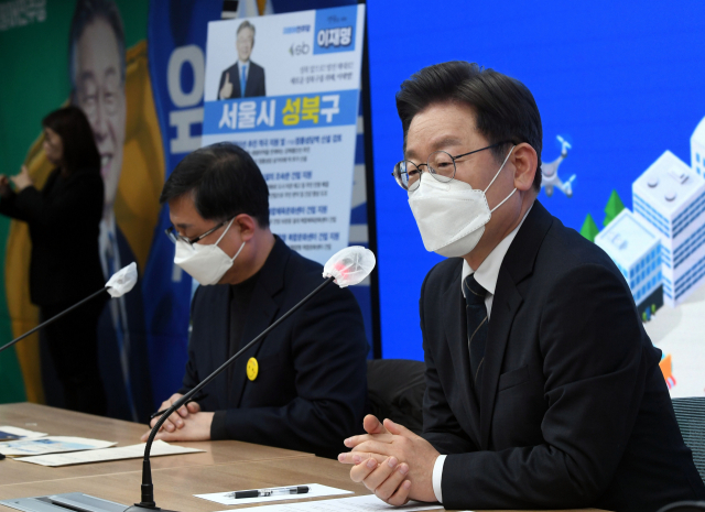 더불어민주당 이재명 대선 후보가 4일 오후 서울 여의도 당사에서 226개 기초지자체 공약을 소개하는 