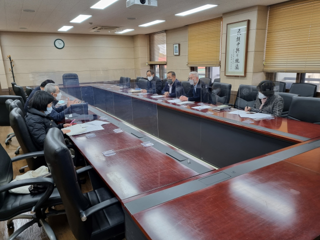 새마을세계화재단은 새마을세계화사업의 발전적인 추진을 위해 영남대학교와 업무협의를 했다. 새마을세계화재단 제공