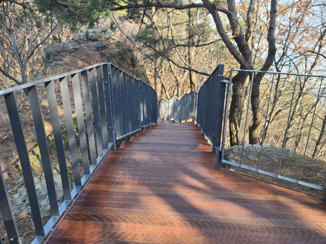 정비를 마치고 통제가 해제된 앞산 등산로. 대구시 제공.