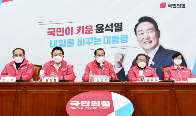 국민의힘 권영세 선대본부장이 7일 서울 여의도 국회에서 열린 선거대책본부회에서 발언하고 있다. 연합뉴스