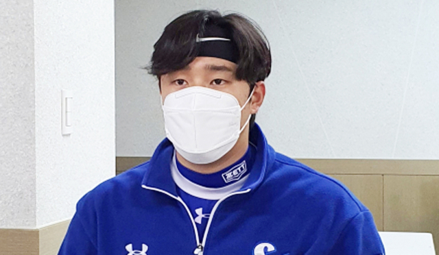 삼성라이온즈 최충연이 올해 스프링캠프에서 컨디션을 끌어올리며 올 시즌 마운드 복귀를 예고했다. 김우정 기자