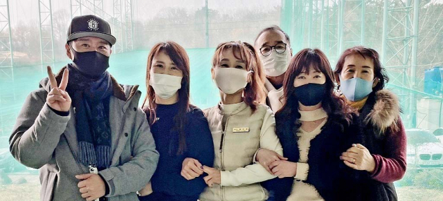 여동윤 ㈜무태골프연습장·무태스크린 대표 및 직원과 회원 일동은 8일 매일신문에 이웃사랑 성금 128만7천원을 전달했다. ㈜무태골프연습장·무태스크린 제공