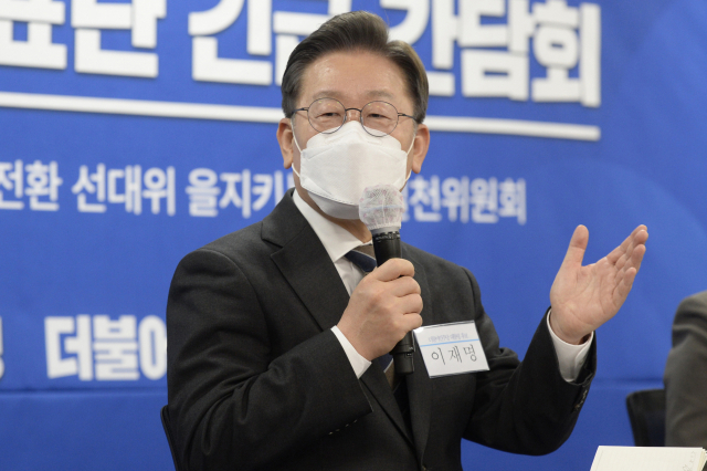더불어민주당 이재명 대선후보는 베이징 올림픽 편파 판정으로 반중 정서가 높아지자, 언론 인터뷰에서 중국 어선의 불법 조업 문제에 대해