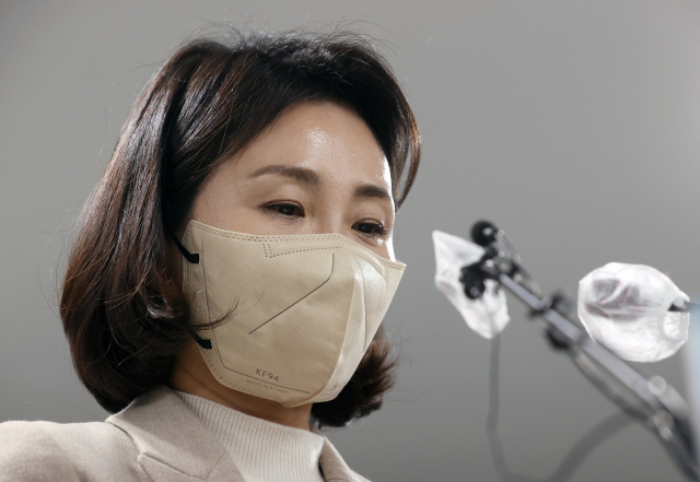 더불어민주당 이재명 대선 후보의 부인 김혜경 씨가 9일 오후 서울 여의도 당사에서 최근 불거진 