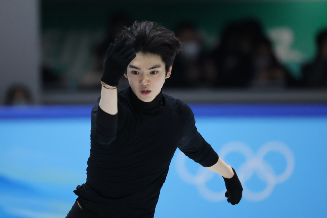 차준환이 9일 중국 베이징 캐피털 실내 경기장에서 2022 베이징 동계올림픽 피겨스케이팅 남자 싱글 프리스케이팅 훈련을 하고 있다. 연합뉴스