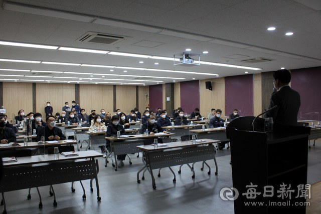 경산상공회의소가 10일 경산상의 세미나실에서 중대재해처벌법 시행과 기업의 대응방안 설명회를 개최했다. 경산상의 제공