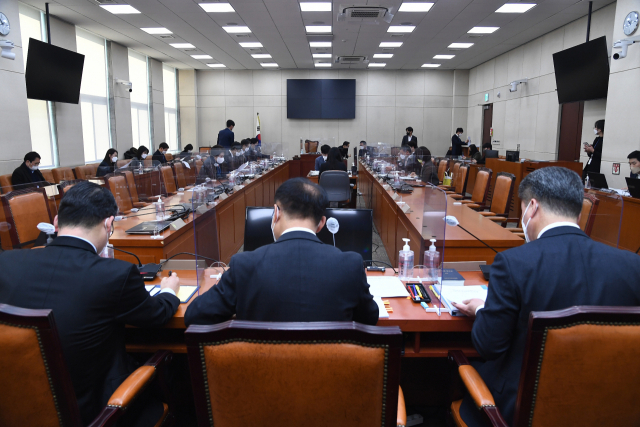10일 오전 국회에서 정치개혁특별위원회 소위원회가 열리고 있다. 연합뉴스