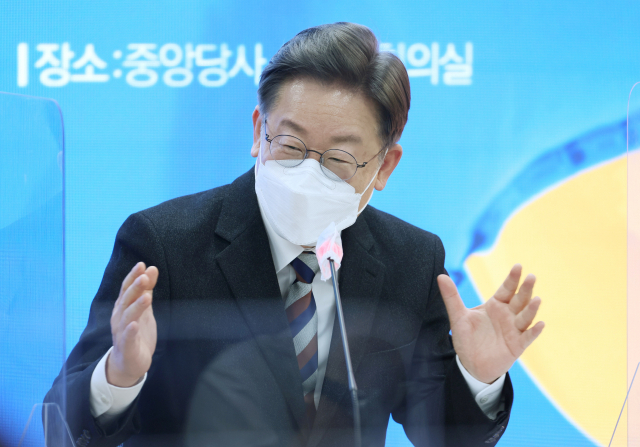 더불어민주당 이재명 대선 후보가 10일 오후 서울 여의도 중앙당사에서 열린 직능본부 공중위생단체협의회 정책협약식에서 인사말을 하고 있다. 연합뉴스