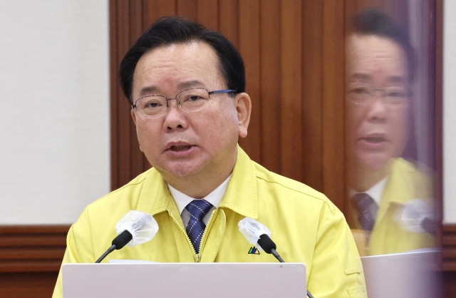 김부겸 국무총리가 11일 정부서울청사에서 열린 코로나19 대응 중앙재난안전대책본부 회의에서 발언하고 있다. 연합뉴스