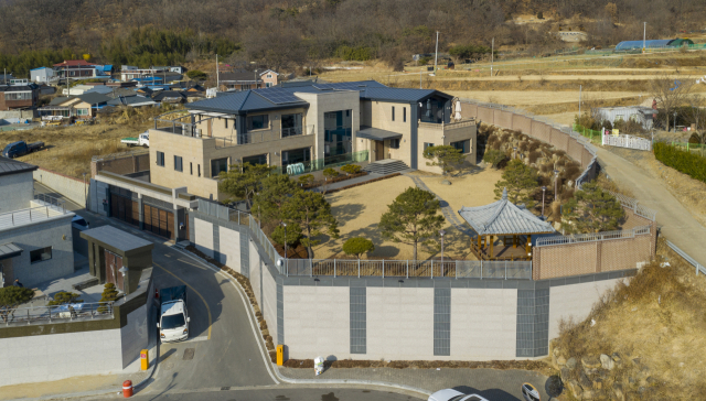 박근혜 전 대통령 측근이 구매한 것으로 알려진 대구 달성군 유가읍의 전원주택 모습. 매일신문 취재 결과 박 전 대통령이 퇴원 후 머물 거처로 정치적 고향인 대구 달성을 택한 것으로 확인됐다. 김영진 기자 kyjmaeil@imaeil.com