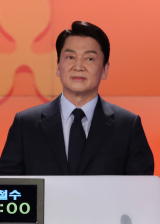 국민의당 안철수 대선 후보가 11일 오후 서울 중구 매경미디어센터에서 열린 한국기자협회 주최·방송 6개사 공동 주관