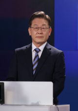 더불어민주당 이재명 대선 후보가 11일 오후 서울 중구 매경미디어센터에서 열린 한국기자협회 주최·방송 6개사 공동 주관