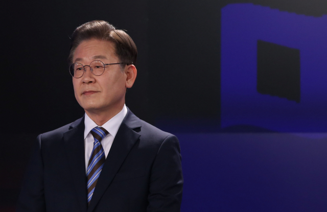 더불어민주당 이재명 대선 후보가 11일 오후 서울 중구 매경미디어센터에서 열린 한국기자협회 주최·방송 6개사 공동 주관 