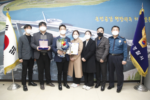 고령경찰서가 경북경찰청이 수여하는 베스트지능범죄수사팀을 4년 연속 수상했다. 수상 기념 단체 사진. 고령경찰서 제공