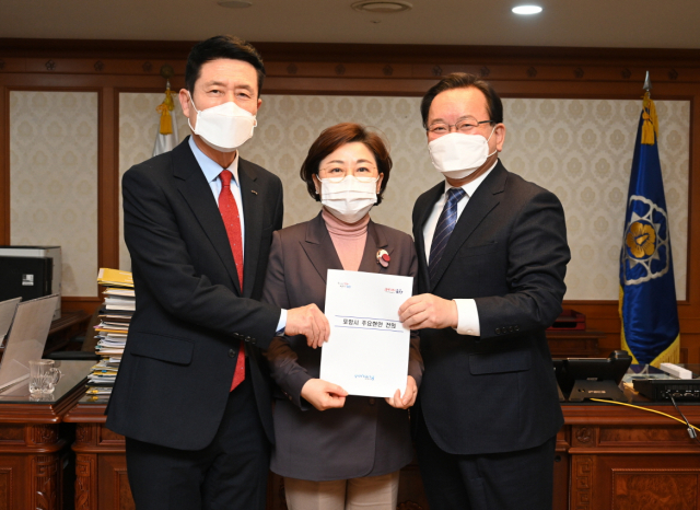 김부겸 국무총리가 지난 11일 김정재 국회의원과 이강덕 포항시장을 만나