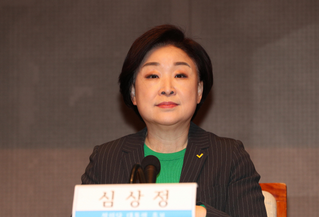 정의당 심상정 대선후보가 14일 오전 서울 중구 한국프레스센터에서 열린 관훈토론회에 참석, 자리에 앉아 있다. 연합뉴스