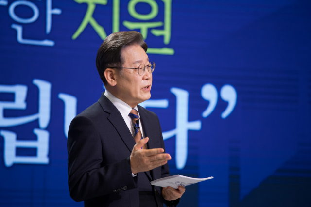 더불어민주당 이재명 대선 후보가 14일 오후 서울 중구 대한상공회의소에서 열린 경제인 정책대화에서 강연하고 있다. 연합뉴스