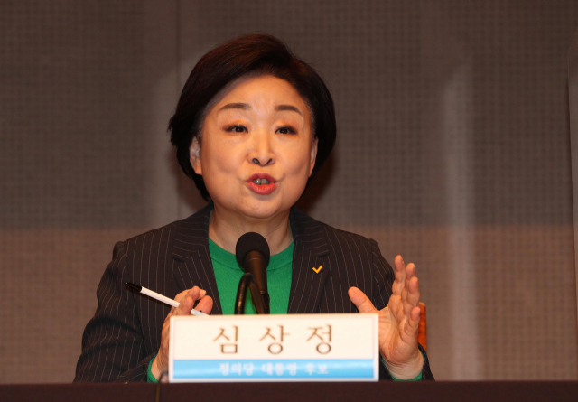 정의당 심상정 대선 후보가 14일 오전 서울 중구 한국프레스센터에서 열린 대통령 후보 초청 관훈토론회에 참석, 패널들의 질문에 답하고 있다. 연합뉴스