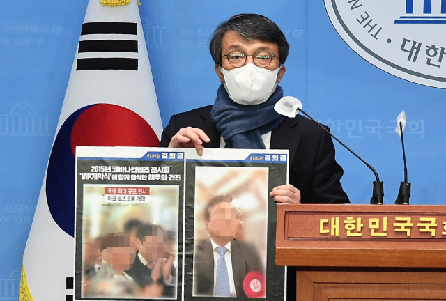 열린민주당 김의겸 의원이 23일 서울 여의도 국회 소통관에서 기자회견을 열고 건진 법사가 2015년 예술의전당에서 코바나컨텐츠가 주관한 