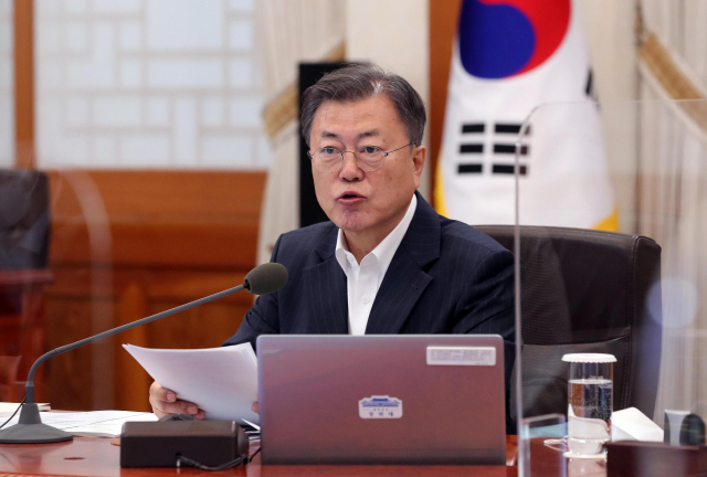 문재인 대통령이 14일 오후 청와대에서 열린 대외경제안보전략회의에서 발언하고 있다. 대외경제안보전략회의는 글로벌 공급망 차질과 인플레이션 확산 등 경제와 안보를 종합적으로 고려해야 하는 현안을 더욱 치밀하게 점검하고자 신설된 장관급 협의체다. 연합뉴스
