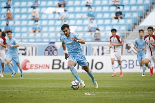 대구FC 공격수 세징야가 지난해 6월 6일 FC서울과의 홈 경기에서 드리블을 하고 있다. 대구FC 제공