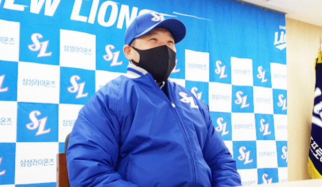 삼성라이온즈 박진만 신임 퓨처스 감독이 올 시즌 퓨처스 스프링캠프를 지휘하는 각오를 전하고 있다. 김우정 기자