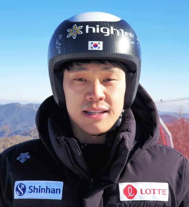 지난달 18일 강원도 용평스키장에서 열린 국제스키연맹(FIS)컵 겸 회장배대회 남자 대회전에 출전한 정동현. 연합뉴스