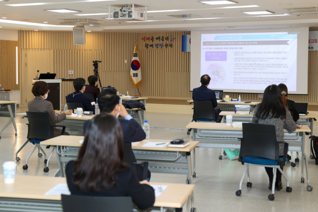 대구시교육청의 위탁 연구를 실시한 서울대 연구팀이 현행 수능 시험에서 서·논술형 문항이 대폭 강화될 필요가 있다는 내용을 담은 연구 결과를 발표했다. 대구시교육청 제공