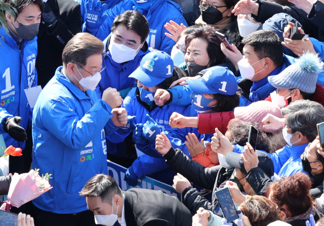 더불어민주당 이재명 대선후보가 18일 전남 목포시 평화광장에서 열린 