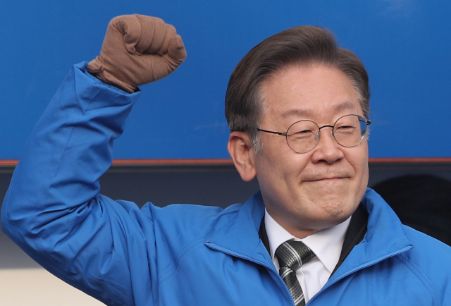 더불어민주당 이재명 대선후보가 19일 경기도 화성시 동탄센트럴파크에서 열린 