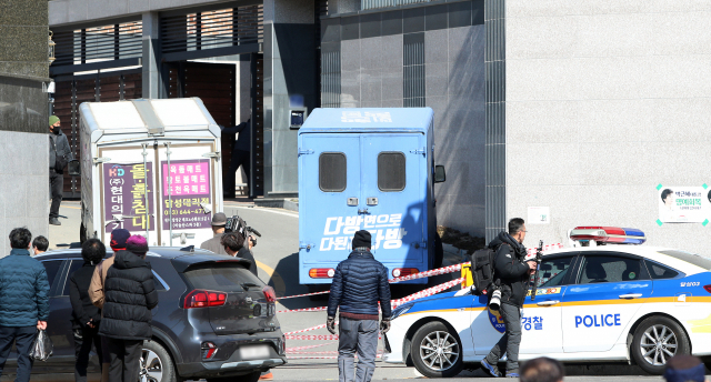 박근혜 전 대통령이 퇴원 후 머무를 것으로 알려진 대구 달성군 한 전원주택에 20일 이삿짐 차량이 드나들고 있다. 연합뉴스