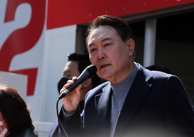 국민의힘 윤석열 대선 후보가 22일 오후 충남 서산시 읍내동에서 유세하고 있다. 연합뉴스