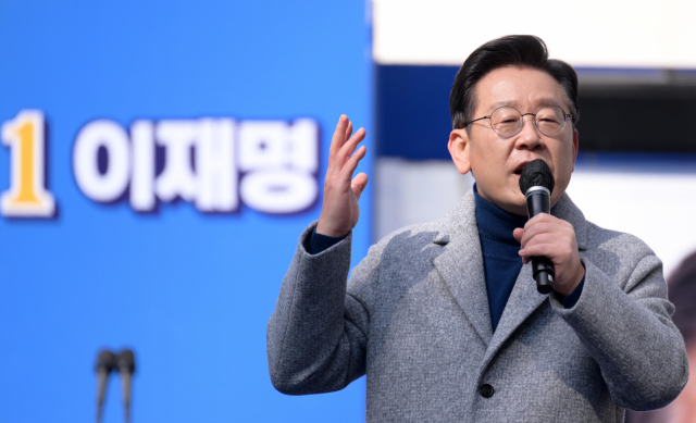 더불어민주당 이재명 대선후보가 22일 오후 인천 남동구 로데오거리광장에서 열린 