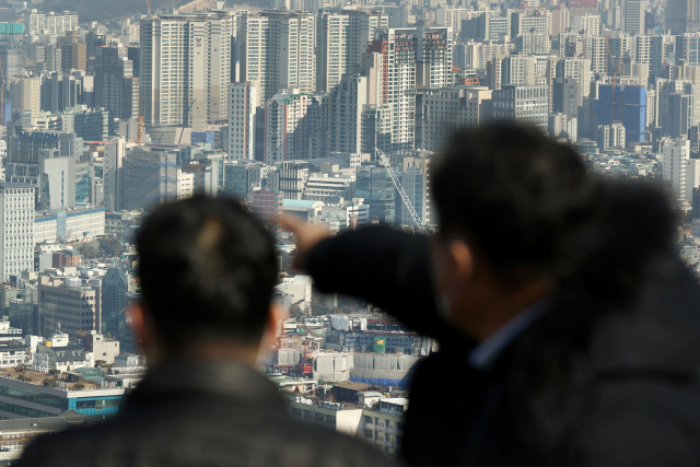 22일 서울 남산에서 바라본 시내 아파트 단지의 모습. 연합뉴스