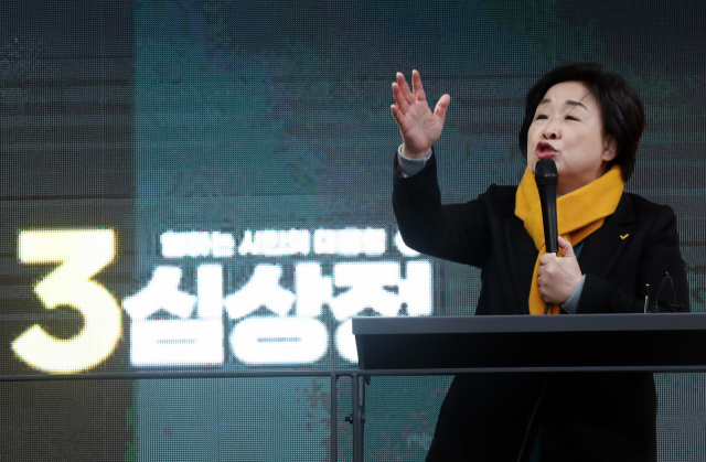 정의당 심상정 대선후보가 23일 오후 경기도 부천시 부천역 남부광장에서 연설하며 지지를 호소하고 있다. 연합뉴스