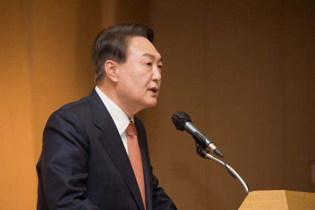 국민의힘 윤석열 대선 후보가 24일 서울 여의도 국회도서관에서 열린