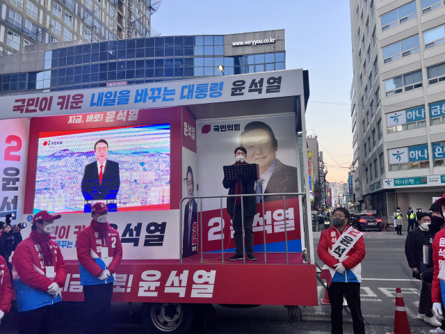 이준석 국민의힘 대표가 24일 오후 광주 충정로에서 거리유세를 벌이고 있다. / 사진제공 국민의힘
