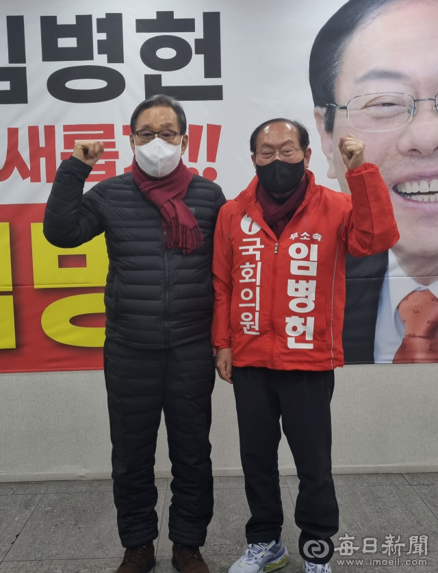 문희갑 전 대구시장이 지난 24일 대구 중구남구 국회의원 보궐선거에 출마한 임병헌 후보를 지지하며 선거사무소에 방문했다. 임 후보 제공