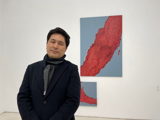 조동오 봉산문화회관 큐레이터가 정정엽 작가의 