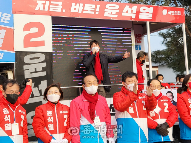 이준석 국민의힘 대표가 지난 26일 경북 예천에서 윤석열 대선후보 지지연설에서 발언하고 있다. 윤영민 기자