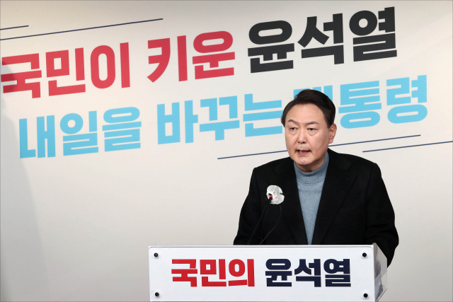 국민의힘 윤석열 대선 후보가 27일 오후 서울 여의도 중앙당사에서 국민의당 안철수 대선 후보와의 단일화 협상 관련 기자회견을 하고 있다. 연합뉴스